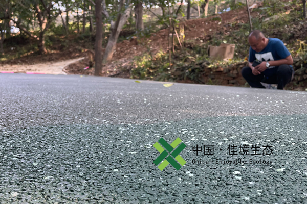 夜光石透水混凝土磨光机压实后效果
